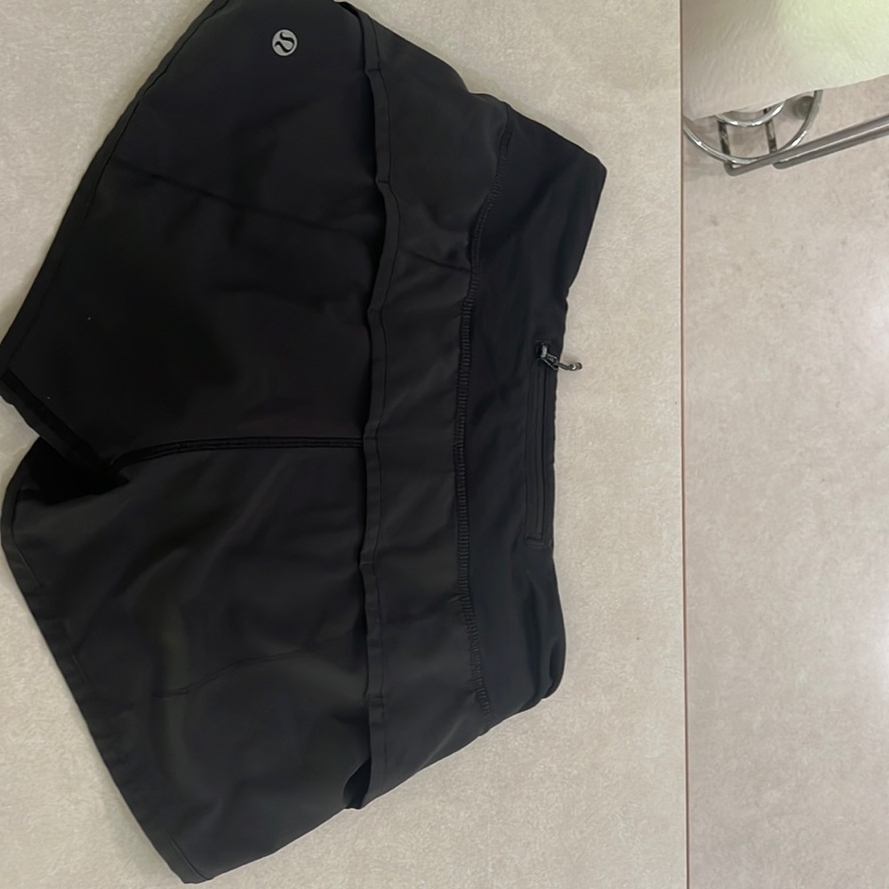 Lululemon speed up 2.5’’ shorts size 4 BLACK